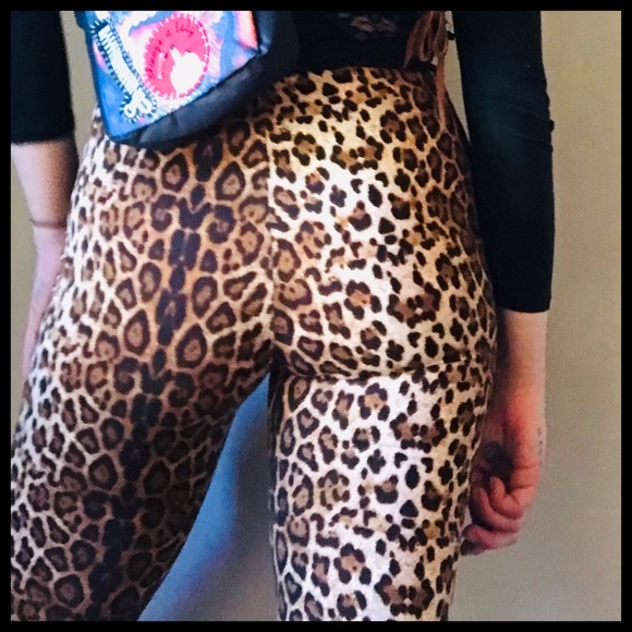 🌴LEOPARD PRINT BELL-BOTTOM PANTS!🐆 - Picture 5 of 6